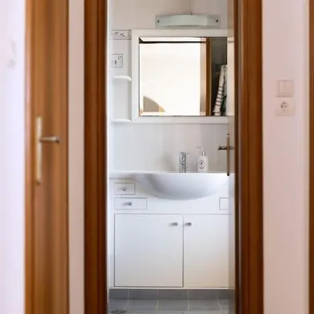 Willa Bella. Tranquil, Exclusive, 4 Bed, Sea Views *