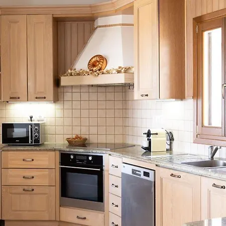 Willa Bella. Tranquil, Exclusive, 4 Bed, Sea Views
