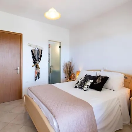 Bella. Tranquil, Exclusive, 4 Bed, Sea Views Villa Mikri Vigla