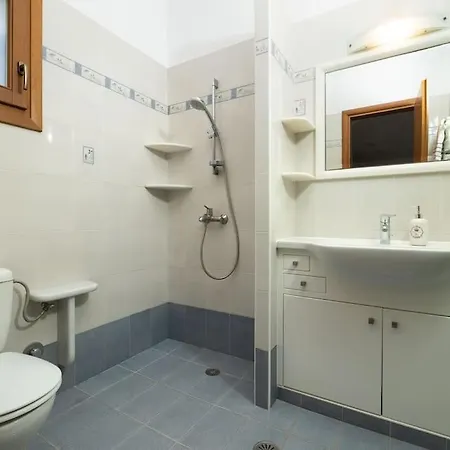 Bella. Tranquil, Exclusive, 4 Bed, Sea Views *